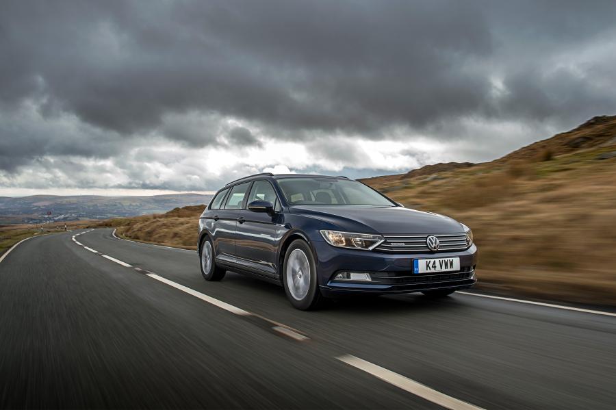  Volkswagen Passat Estate BlueMotion 2015 года  (UK) (фото 14 из 30)